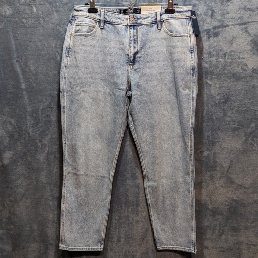 Hollister Curvy High Rise Mom Jeans Light Wash Distressed 17R W33 L27 Denim NWT